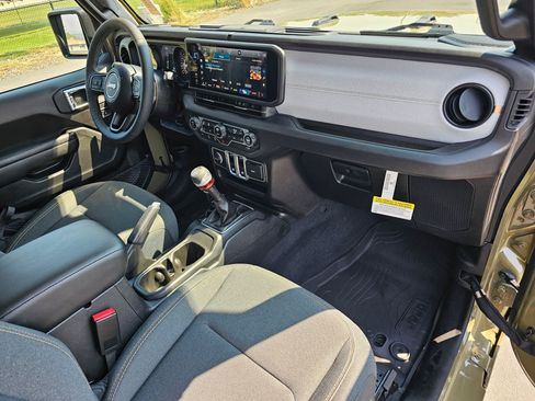 Used 2025 Jeep Wrangler Sport AWD/4WD image 11
