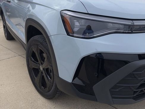 Certified 2025 Volkswagen Taos SE AWD/4WD image 1