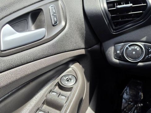 Used 2015 Ford Escape SE FWD image 19