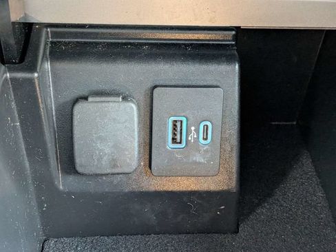 Used 2023 Ford Explorer XLT w/ Equipment Group 202A AWD/4WD image 25