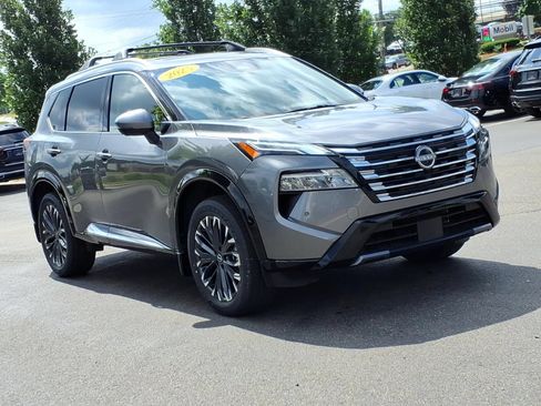 Used 2025 Nissan Rogue Platinum AWD/4WD image 8