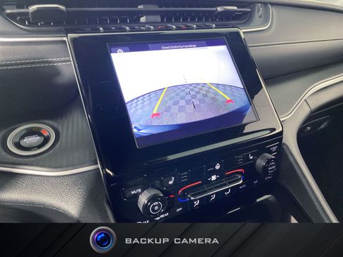 Used 2023 Jeep Grand Cherokee Altitude image 4