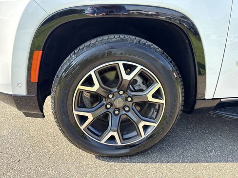 Used 2024 Jeep Wagoneer L Series III w/ Flexible Seating Group image 11