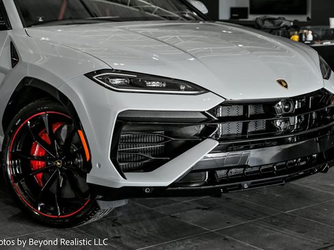 New 2025 Lamborghini Urus SE image 2