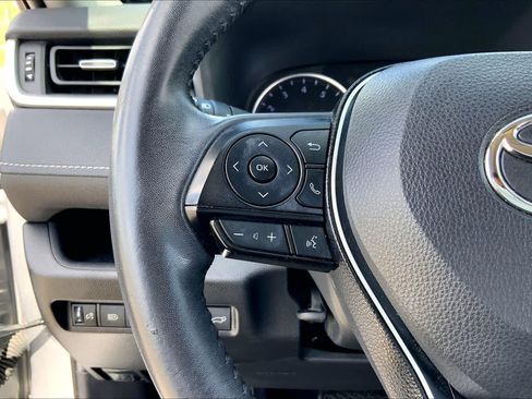 Used 2019 Toyota RAV4 XLE Premium FWD image 23