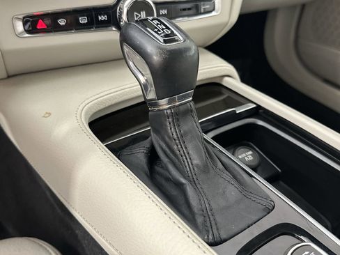 Used 2018 Volvo S90 T5 Momentum w/ Convenience Package image 24