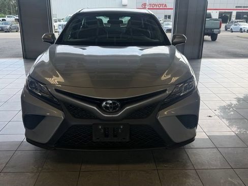 Used 2018 Toyota Camry SE FWD image 3