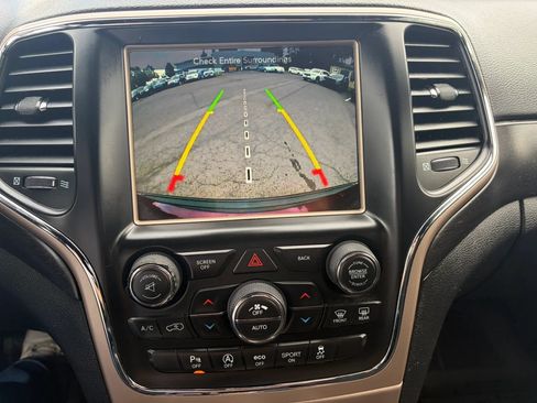 Used 2017 Jeep Grand Cherokee Laredo w/ Quick Order Package 23E AWD/4WD image 18