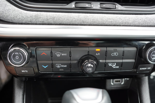 Used 2023 Jeep Compass Latitude w/ Sun and Sound Group AWD/4WD image 28