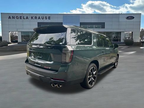 Used 2025 Chevrolet Suburban RST w/ RST Capability Package AWD/4WD image 8