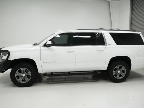 Used 2018 Chevrolet Suburban LT w/ Luxury Package AWD/4WD image 6