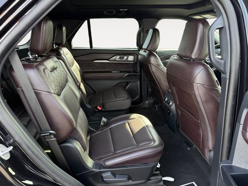 Certified 2025 Ford Explorer Platinum w/ LUX Leather Package image 18