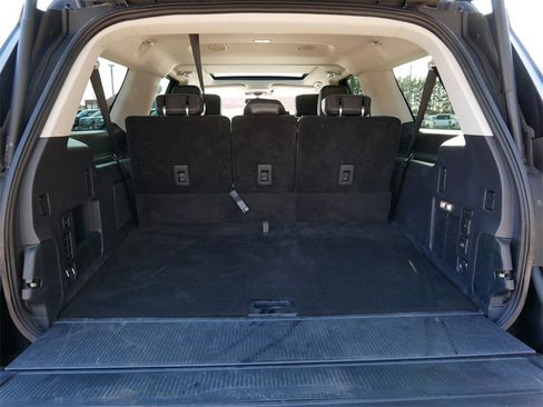 Used 2017 Jeep Grand Cherokee Overland w/ Jeep Active Safety Group image 10