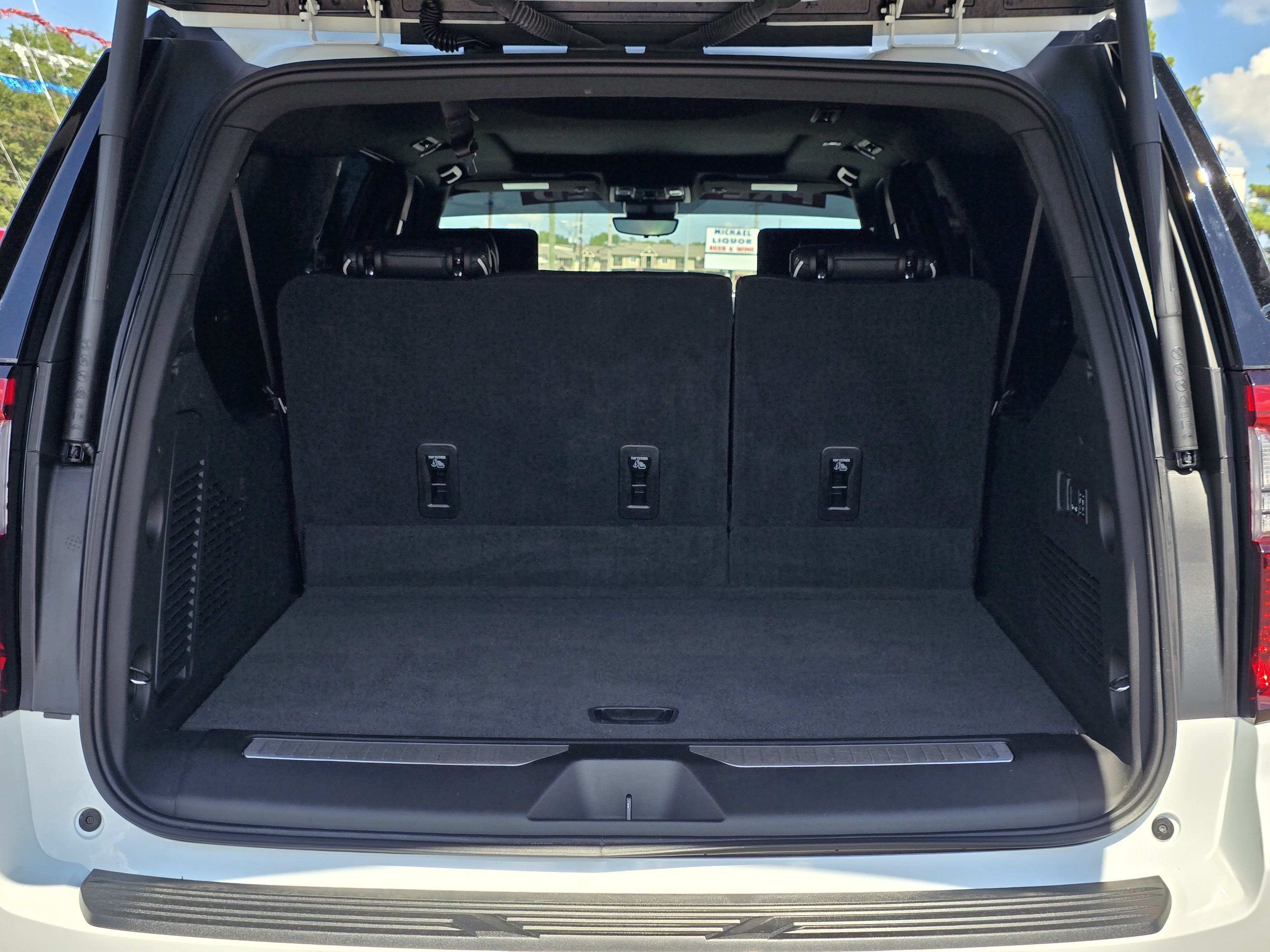 Used 2025 GMC Yukon XL AT4 Ultimate w/ LPO, AT4 Appearance Package AWD/4WD image 9