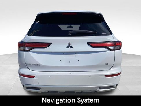Used 2024 Mitsubishi Outlander SE image 3