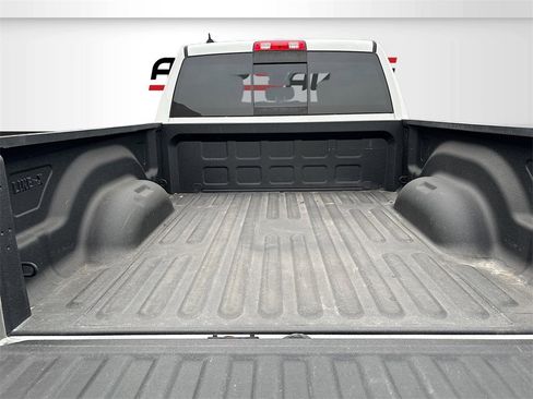 Used 2020 RAM 1500 Classic SLT w/ Luxury Group image 25