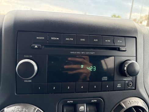 Used 2018 Jeep Wrangler Unlimited Sport S image 19