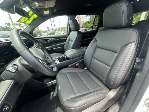 Used 2026 Chevrolet Traverse LT FWD image 25