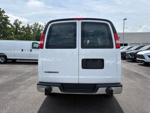 Used 2025 Chevrolet Express 2500 w/ Driver Convenience Package RWD image 4