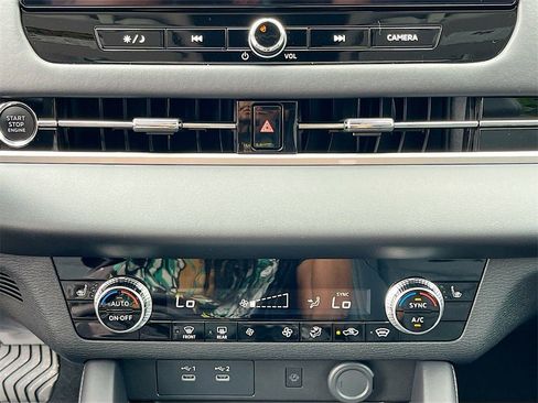 New 2025 Mitsubishi Outlander AWD image 16