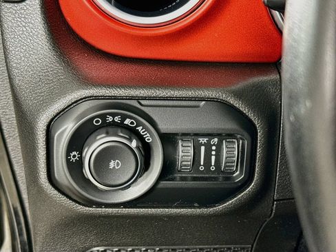 Used 2018 Jeep Wrangler Unlimited Rubicon AWD/4WD image 12