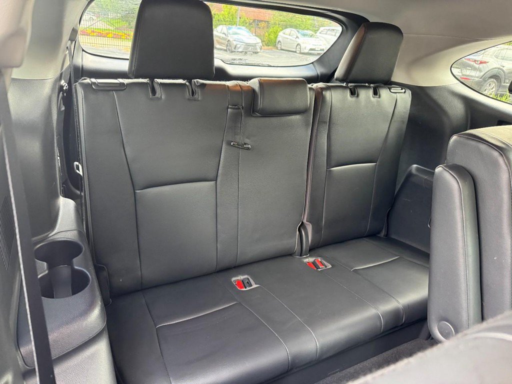 Used 2020 Toyota Highlander XLE AWD/4WD image 14