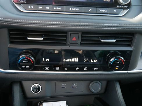 Used 2023 Nissan Rogue SV image 23