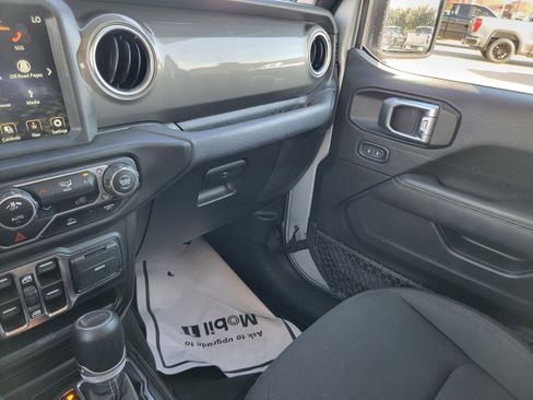 Used 2023 Jeep Gladiator Overland image 28