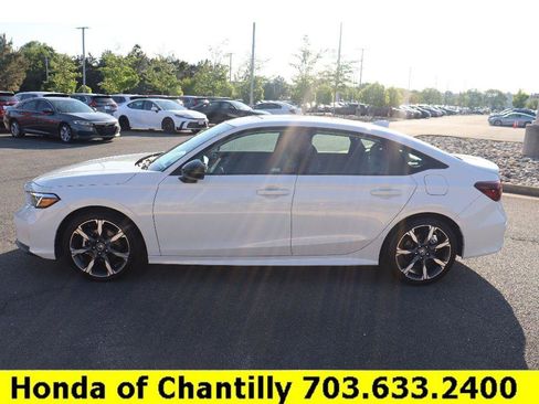 Used 2025 Honda Civic Sport Touring image 4