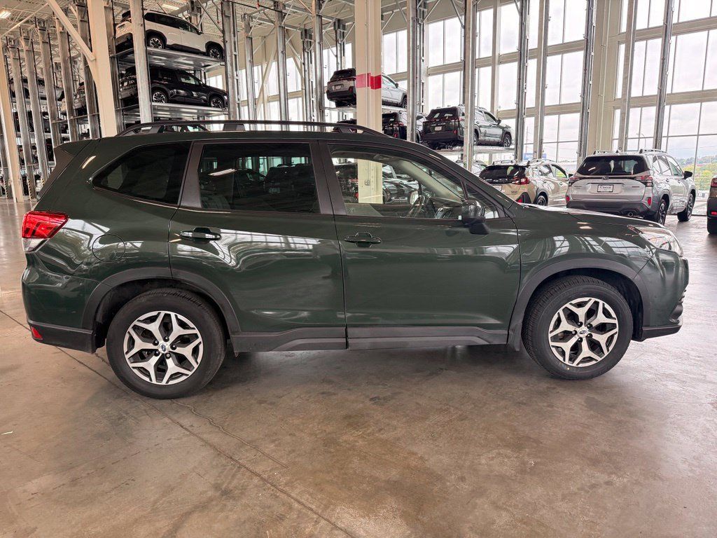 Certified 2023 Subaru Forester Premium AWD/4WD image 2