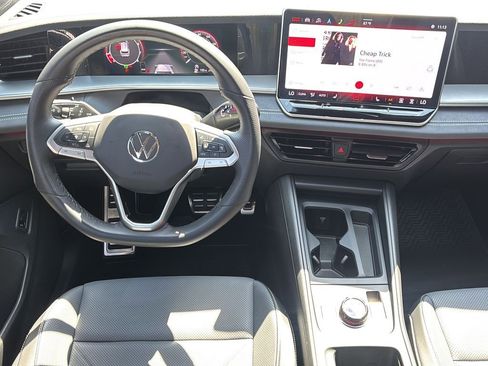 Used 2025 Volkswagen Tiguan SE R-Line AWD/4WD image 19