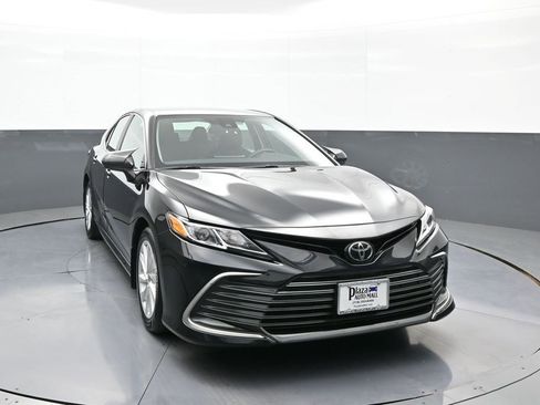 Certified 2023 Toyota Camry LE image 3