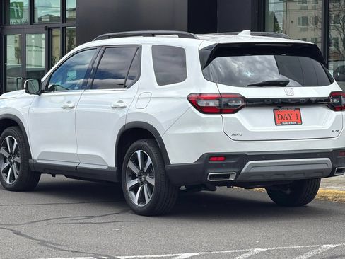Used 2023 Honda Pilot Elite image 8