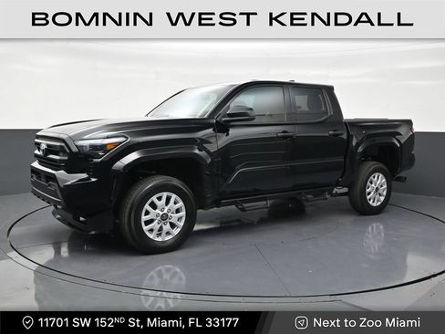 Used 2025 Toyota Tacoma SR AWD/4WD image 1