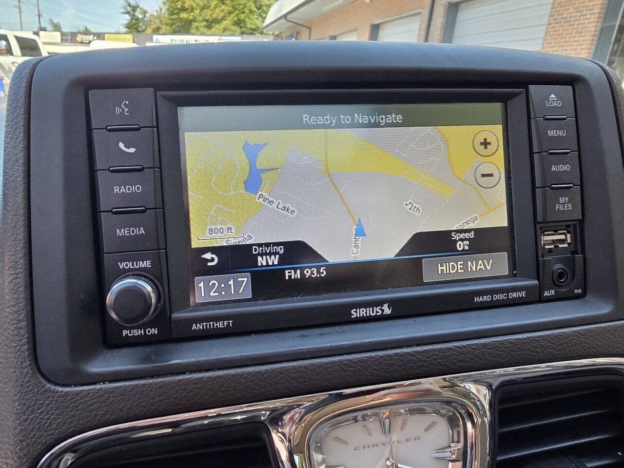 Used 2015 Chrysler Town & Country Limited Platinum FWD image 15