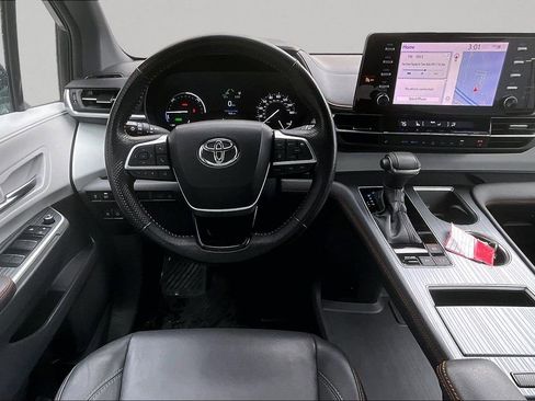 Certified 2022 Toyota Sienna XSE image 8