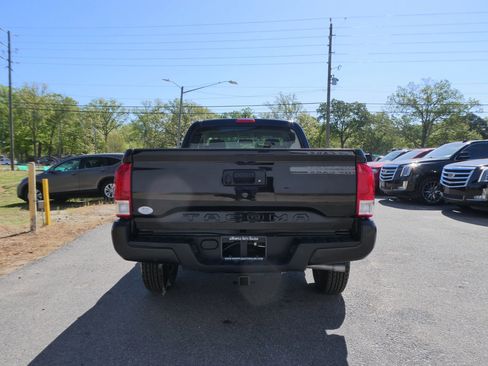 Used 2016 Toyota Tacoma SR image 6
