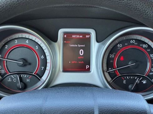 Used 2011 Dodge Journey Mainstreet w/ Popular Equipment Group FWD image 11