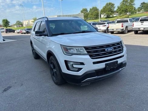 Used 2016 Ford Explorer XLT w/ Equipment Group 202A AWD/4WD image 5
