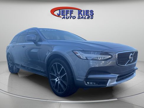 Used 2020 Volvo V90 T6 Cross Country image 3