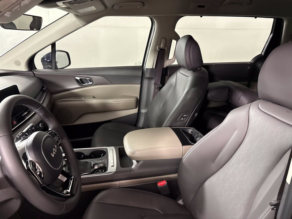 New 2026 Kia Carnival EX FWD image 28
