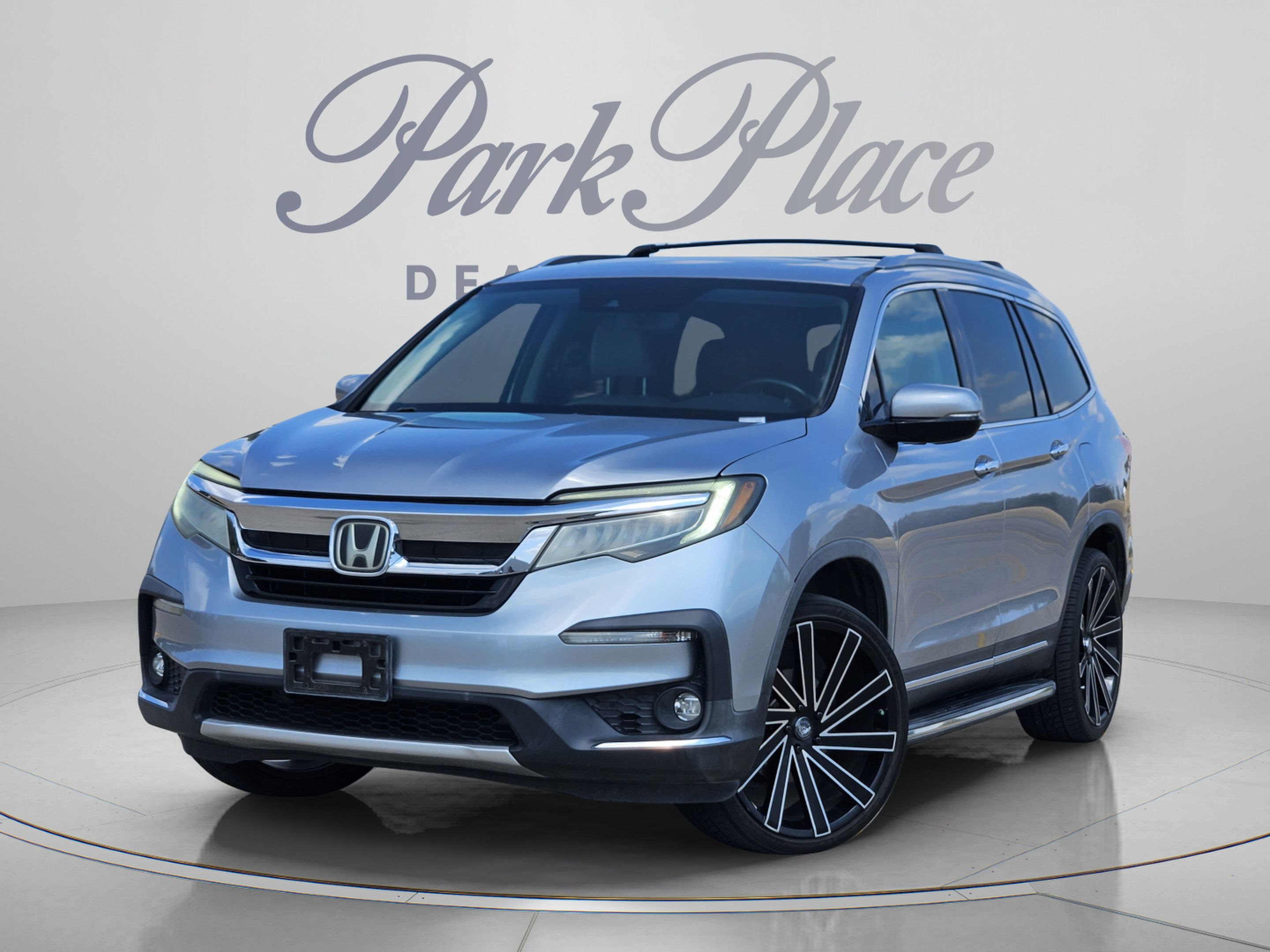 Used 2019 Honda Pilot Touring image 1