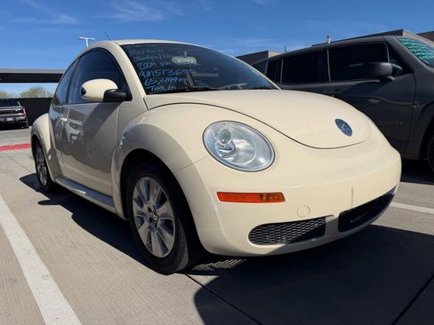 Used 2009 Volkswagen Beetle Coupe image 5