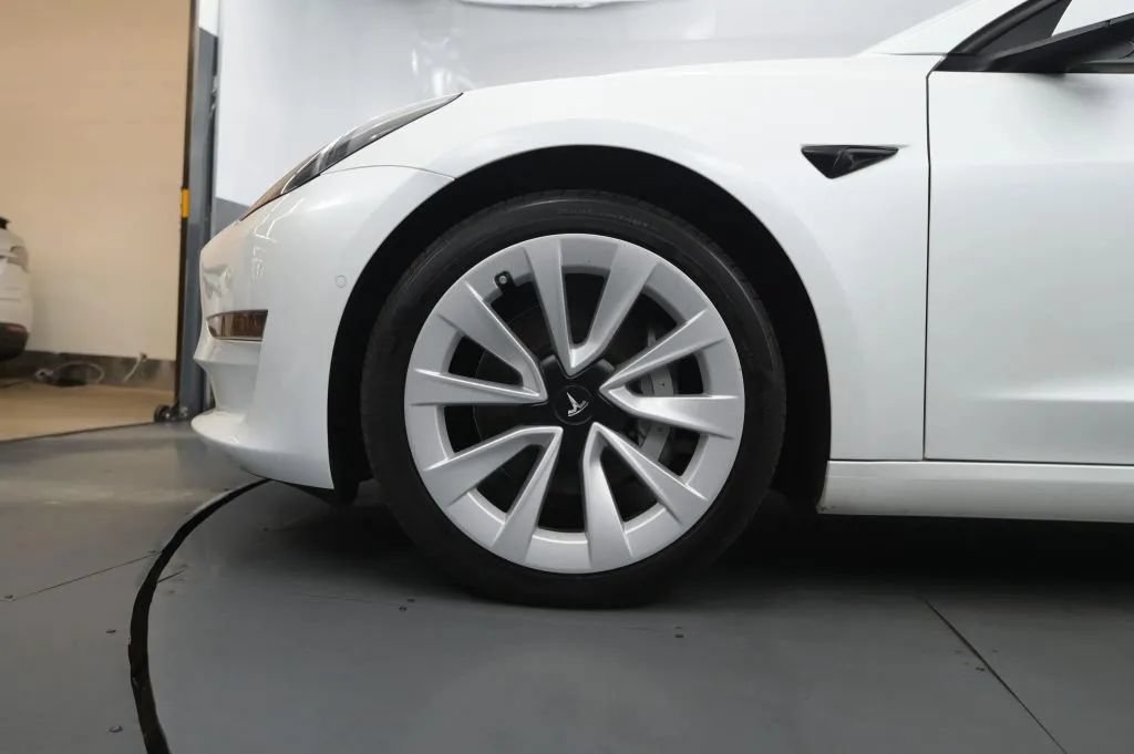 Used 2022 Tesla Model 3 Long Range AWD/4WD image 9