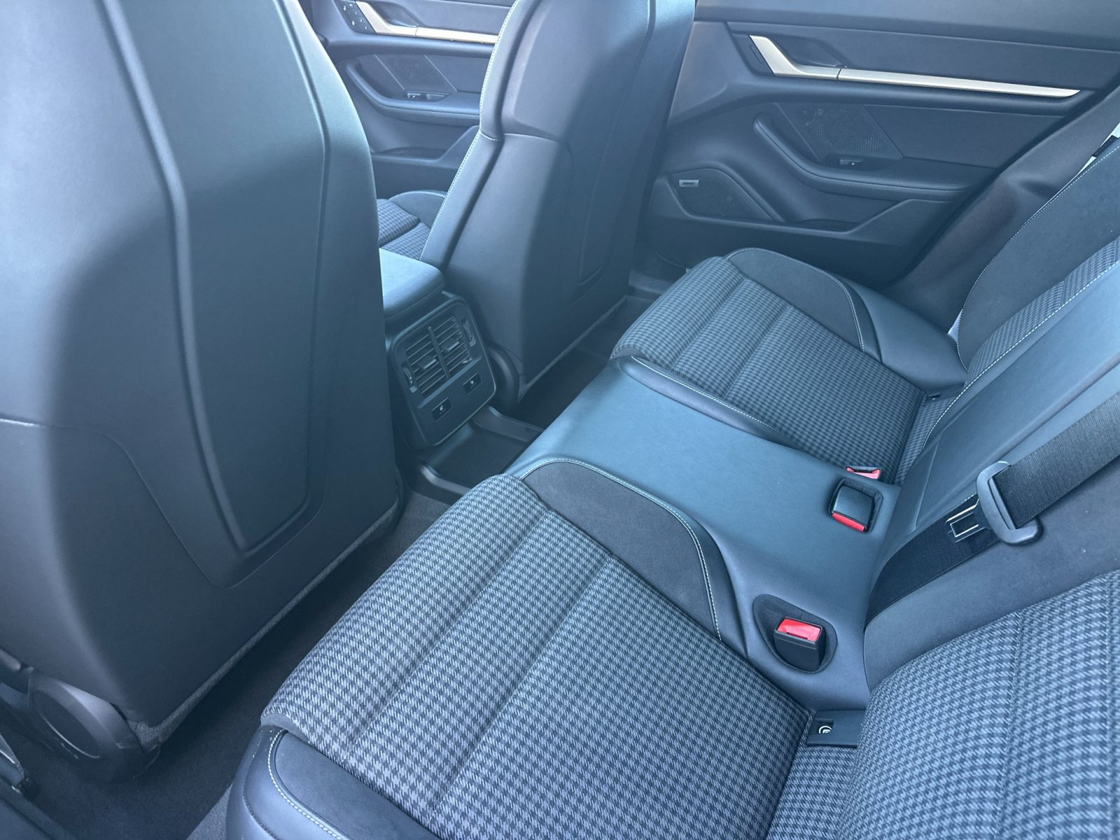 Certified 2025 Porsche Taycan 4S AWD/4WD image 24