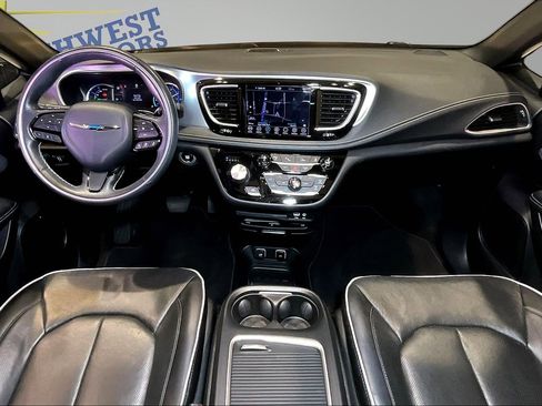 Used 2020 Chrysler Pacifica Limited w/ Advanced Safetytec Group FWD image 8