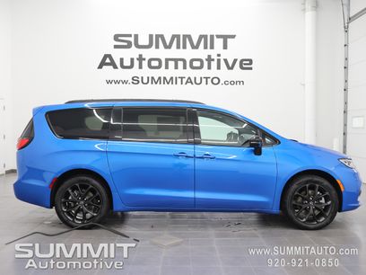 New 2026 Chrysler Pacifica Limited w/ S Appearance Package
