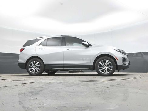 Used 2022 Chevrolet Equinox Premier AWD/4WD image 37