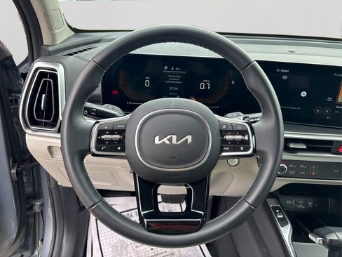 Certified 2025 Kia Sorento S w/ Panoramic Sunroof Package image 17