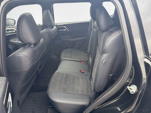 Used 2024 Mitsubishi Outlander SE Black Edition image 24